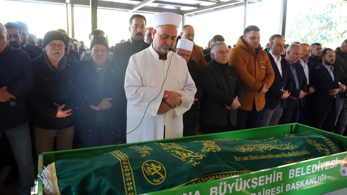 Bıçaklanarak öldürülen imam toprağa verildi