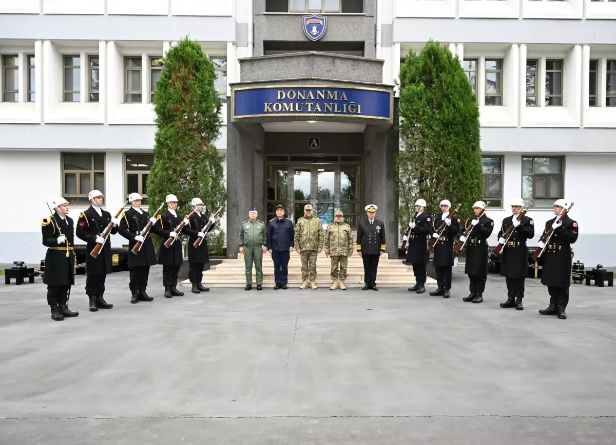Genelkurmay Başkanı Gürak, TCG Oruçreis Fırkateyni’nde İncelemelerde Bulundu