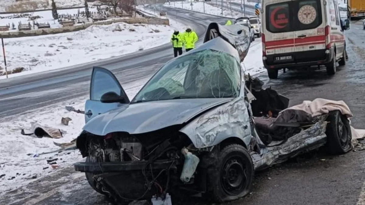 Bitlis’te trafik kazası: 1 ölü, 2 yaralı
