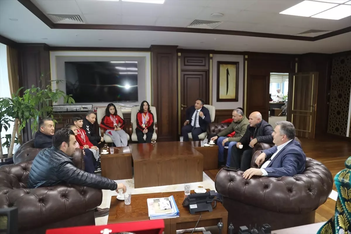 Başkan Demirbaş’ın Doğum Günü Kutlandı