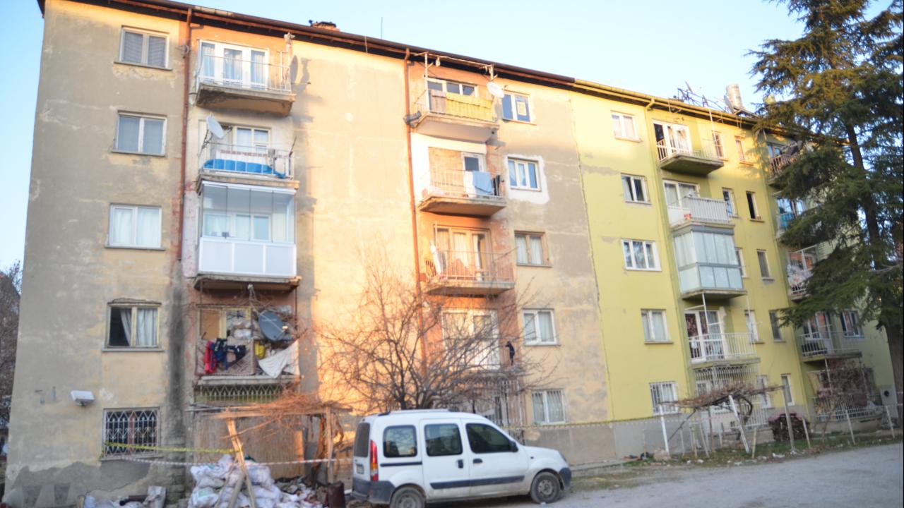 Konya’da yıkılma tehlikesi olan 2 bina boşaltıldı