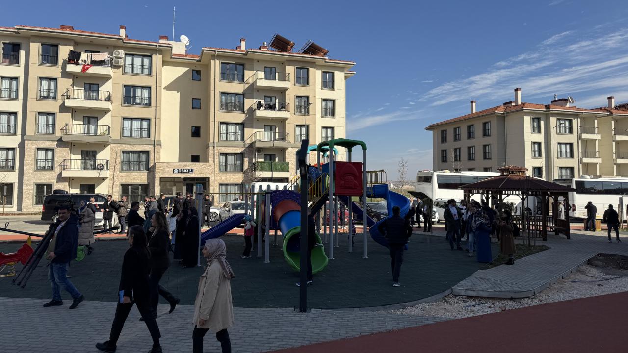 Medya mensuplarına depremin ardından yapılan çalışmalar anlatıldı