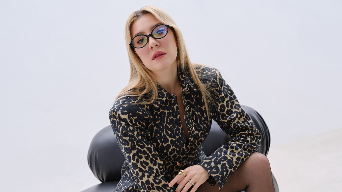 Oyuncu Ege Kökenli anne oluyor! Karnı burnunda poz verdi